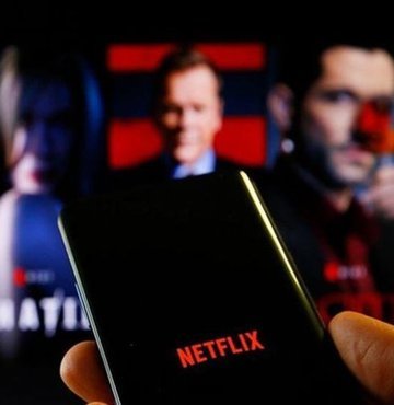 Bu yılın nisan ayında üyelik ücretlerini yüzde 27 ile yüzde 42 oranı arasında artıran Netflix, Türkiye’deki fiyatlarına yüzde 21’lik yeni bir zam daha yaptı. İşte son zammın ardından Türkiye’deki Netflix paketlerinin fiyatları...