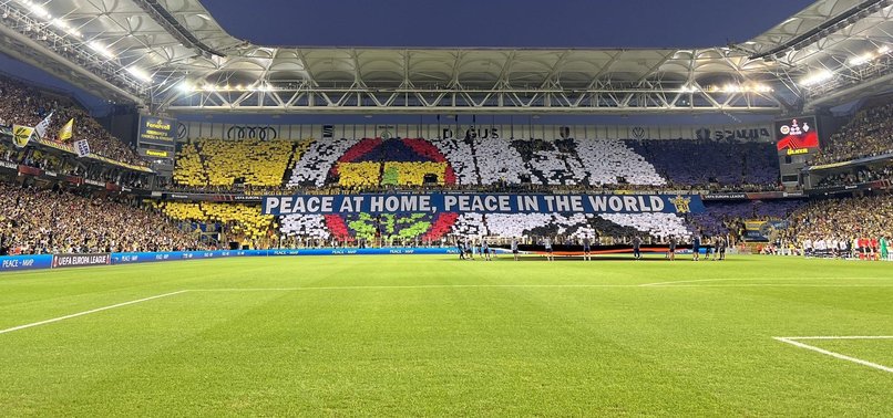 FENERBAHÇE HABERLERİ - Fenerbahçe - Dinamo Kiev maçı öncesi Kadıköy'de barış mesajı!